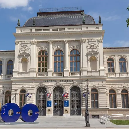 Two-bedroom Erjavceva Apartment Ljubljana